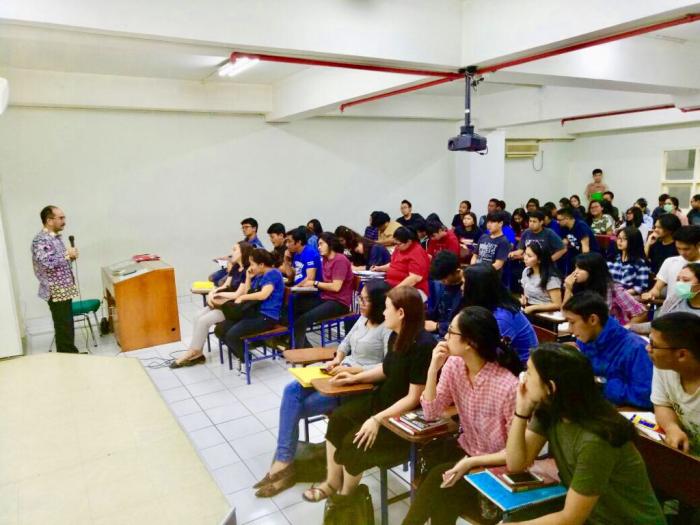 Firman Jaya Daeli Bahas Kedaulatan Rakyat dan Sistem Politik Bersama Mahasiswa Unika Atmajaya Jakarta