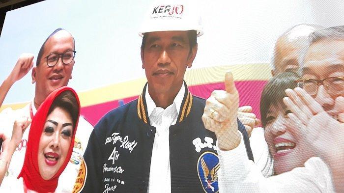 Pengusaha Deklarasi Mendukung, Jokowi : Tunjukkan, Presiden Mana yang Ngecek Jalan Sampai 8 Kali