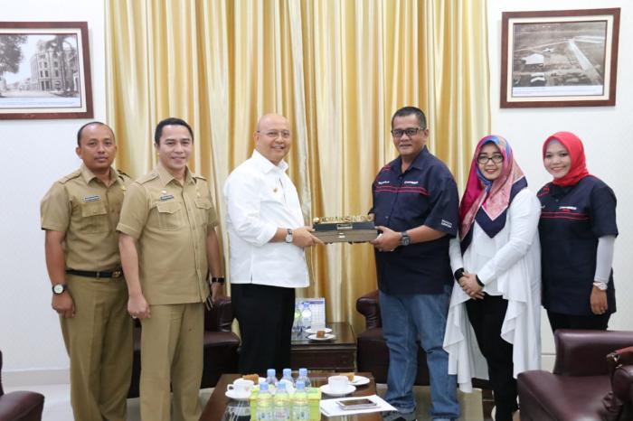 Dzulmi Eldin Dinobatkan Sebagai Indonesia Visioner Leader