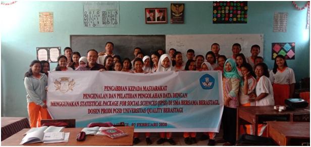 Tim PGSD Universitas Quality Berastagi Gelar Pelatihan SPSS di SMA Bersama