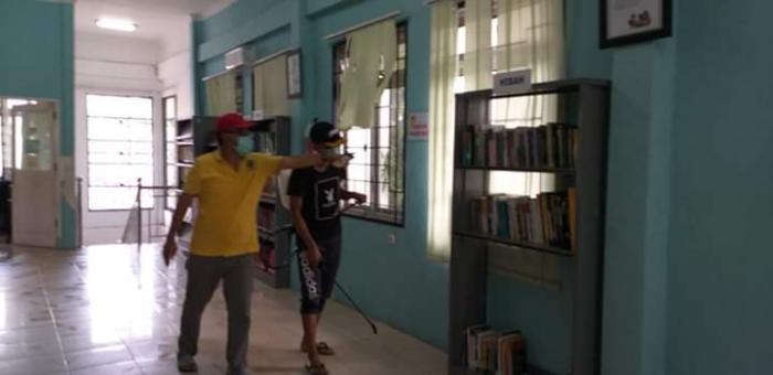 Dinas Perpustakaan Cegah Wabah Corona Dengan Penyemprotan Disenfektan