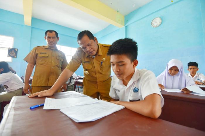Walikota Padangsidimpuan Tinjau Pelaksanaan UNBK SMK