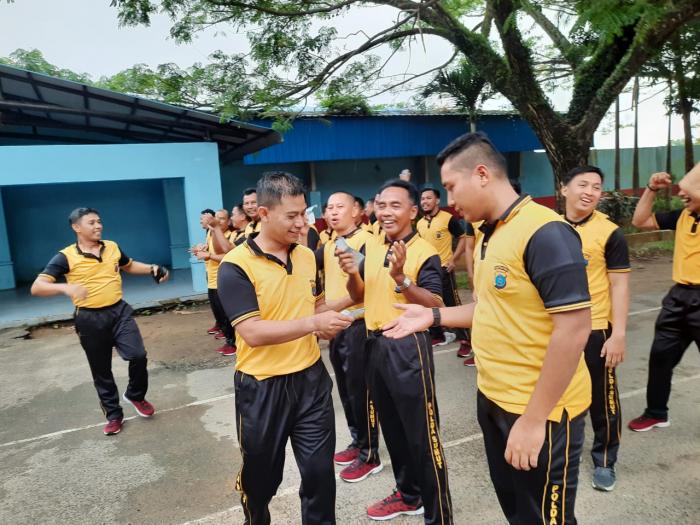 Kapolres Labuhanbatu Pimpin Olahraga Rutin Personel