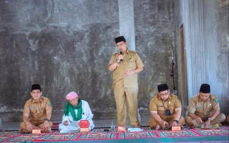 Safari Isra&rsquo; Mi&rsquo;raj Di Masjid Muhammadi, Wakil Walikota Sidempuan Salurkan Bantuan