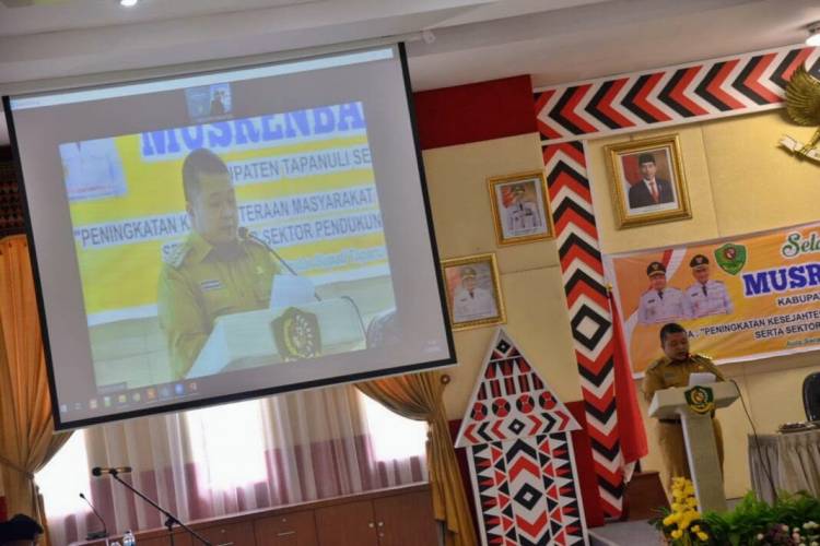 Bupati Dolly Pasaribu : Ekonomi Tapsel 2021 Tumbuh 3,24 Persen
