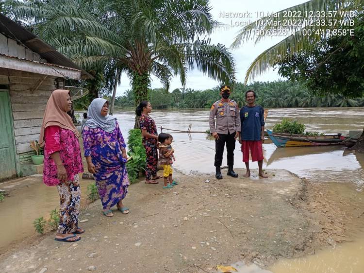 Antisipasi Banjir, Kapolsekta Kotapinang Ingatkan Warga