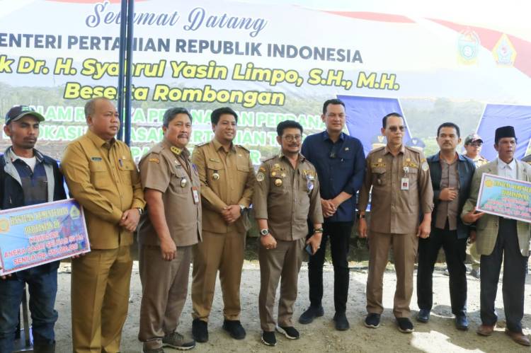 Menteri Pertanian, Syahrul Yasin Limpo Tanam Perdana Kawasan Pertanian Terpadu  Kabupaten Samosir