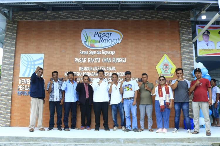 Bupati Samosir Resmikan Pasar Rakyat Onan Runggu