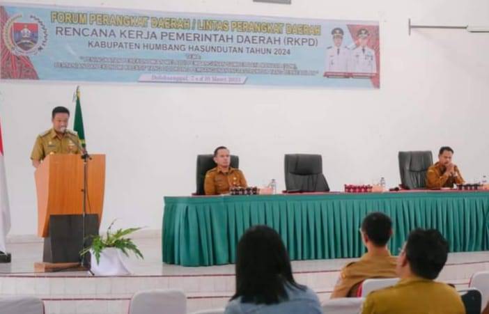 Wakil Bupati Humbahas Oloan Paniaran Nababan Buka Forum Perangkat Daerah/ Lintas Perangkat Daerah
