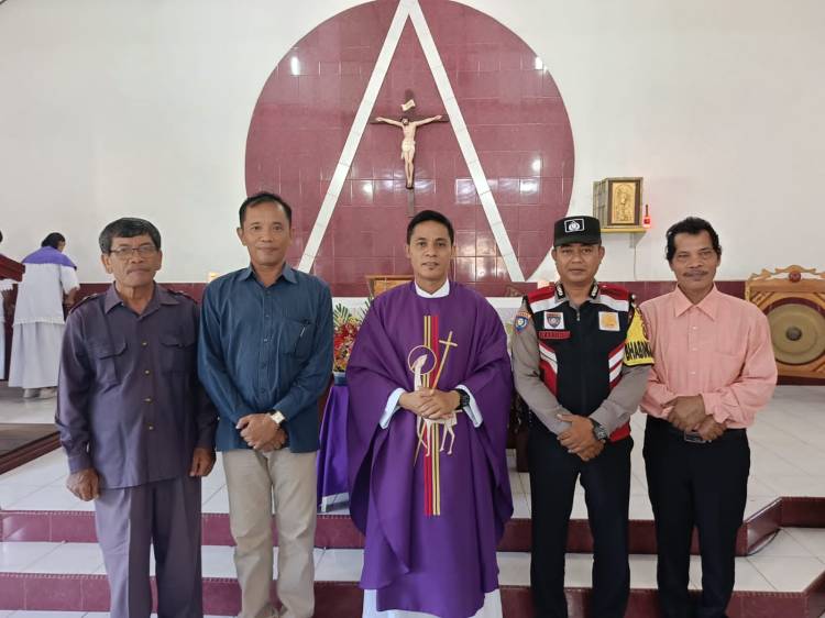 Polsek Kotapinang Gelar Minggu Kasih di Gereja Katolik Kotapinang