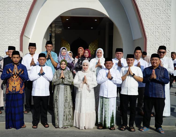Bupati dan Wakil Bupati Labuhanbatu Shalat Idulfitri di Masjid Raya Al-Ikhlas Ujung Bandar