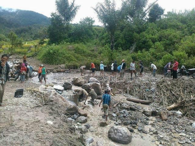 Korban Banjir Bandang di Desa Batunagodang Kecamatan Onan Ganjang Harapkan Bantuan Pemkab Humbahas.