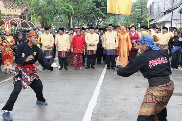 Tengku Erry Disambut Galombang Duo Baleh di Sibolga