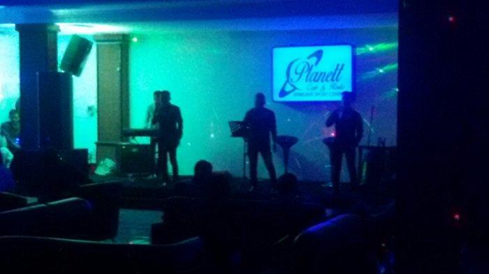 Lagi ke Palembang? Ayo Nikmati Musik Batak di Planett Cafe and Resto