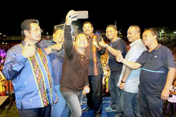 Tengku Erry Dan Wali Band Show Di Sibolga