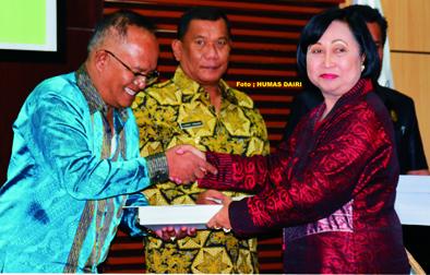 Wabup Dairi Terima LHP Banpol 2016 Dari BPK RI