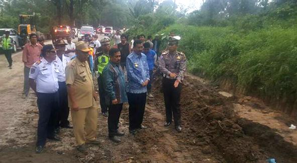 Gubernur : Longsor Siantar-Parapat Karena Pipa Air Bocor