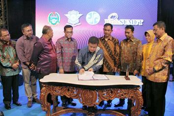 e-Samsat Paten dan Samsat Masuk Kampung Diluncurkan Saat Pesta Rakyat