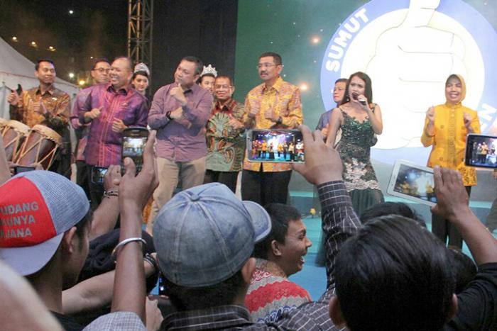 Malam Pesta Rakyat Hari Jadi 69 Sumut di Lapangan Merdeka Medan Meriah