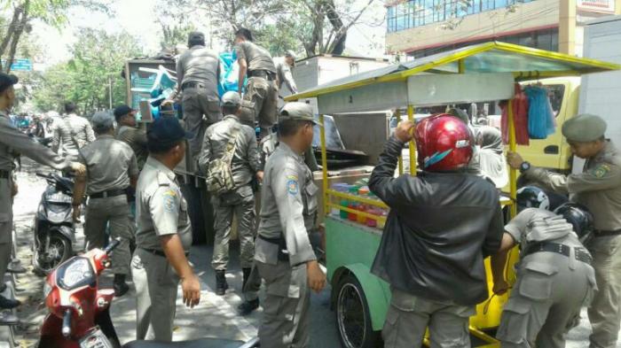 Satpol PP Kembali Tertibkan PK5 Jalan Dr Mansyur & Pasar Sei Sikambing