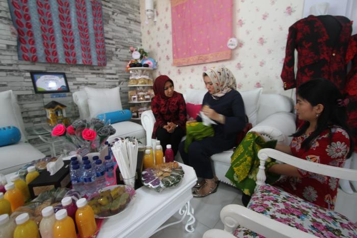 PKK Tanjung Balai Ingin Belajar Kesuksessan Batik Medan