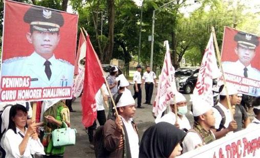 Guru Honor ke DPRD Sumut 'Minta Tolong' Tagih Janji Bupati JR Saragih