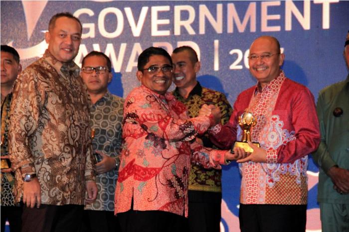 Wali Kota Terima Government Award Dari Mendagri