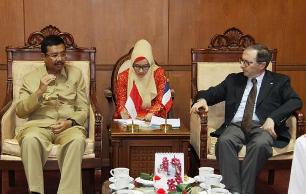 Bertemu Dubes Perancis, Gubernur Tawarkan Investasi Energi Terbarukan