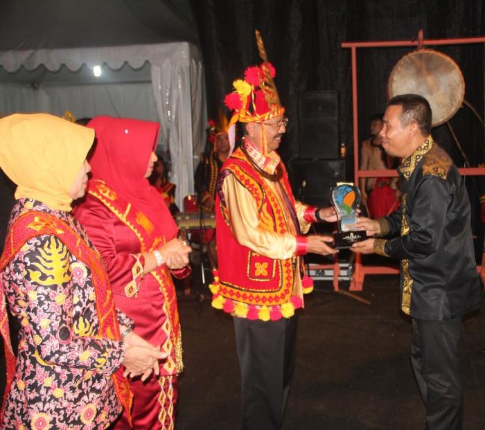 Pemko Medan Raih Penghargaan Terbaik Pertama Pagelaran Seni dan Budaya PRSU ke - 46