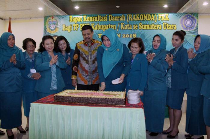 Gubernur Minta PKK Se-Sumut Siapkan Produk Andalan di Ajang Inacraft 2018