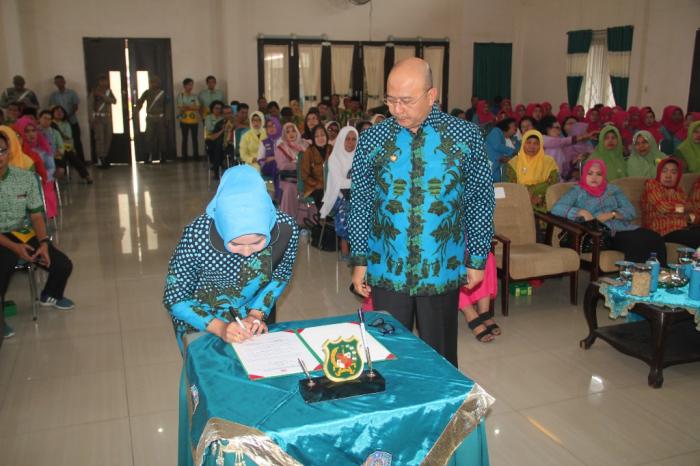 Dorong Wanita Berorganisasi, Wali Kota Lantik Pengurus Dekranasda dan GOW Kota Medan