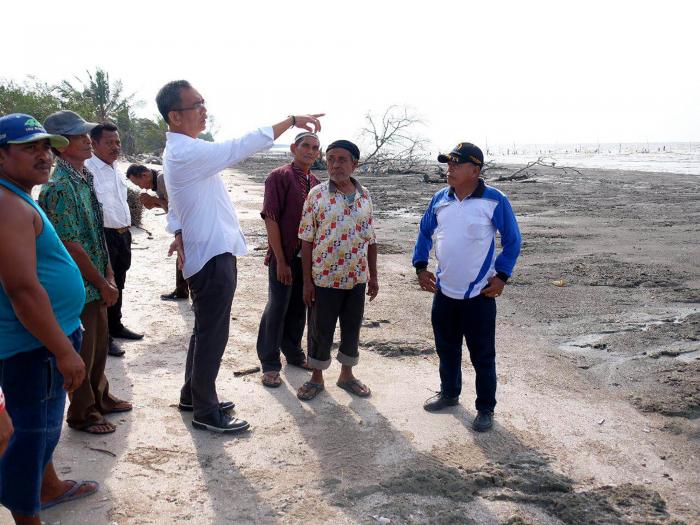 Kondisi Pantai Kami Hancur Pak, Sebentar Lagi Kami lah yang Hancur