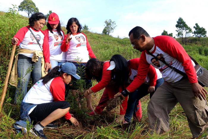 Warga Sumut Bangga Ikut Menanam Pohon Bersama Sihar
