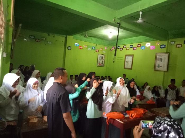 KPU Deliserdang dan Fisipol UDA Medan Sosialisasi Pemilih Pemula ke MAS Tarbiyah Islamiyah Hamparan Perak