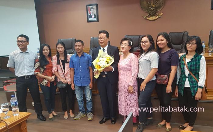 Mantan Rekor UHN Ir. B. Ricson Simarmata, MSEE, IPM Apresiasi Hotman Manurung