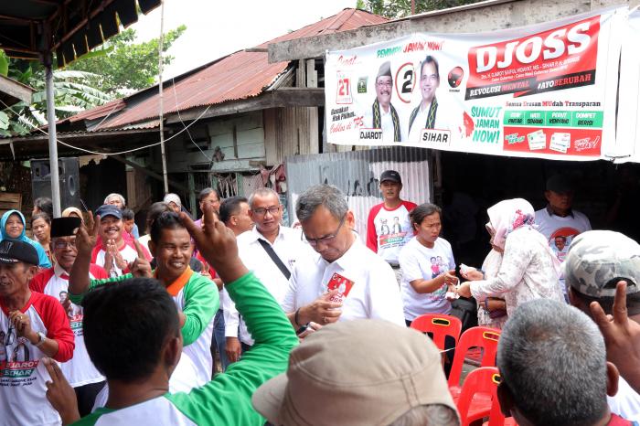 Yakin Bawa Perubahan untuk Sumut, Wanita Ini Tempelkan Stiker Djoss di Dadanya