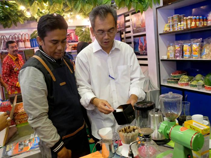 Ketika Sihar Tebar Candaan, Panggil dan Tarik Tangan Ijeck 