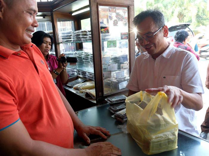 Asyik Ngobrol Soal UKM, Sihar Habiskan Dua Bungkus Dodol Tanjungpura