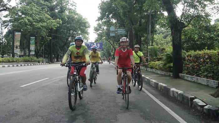 Gowes Pagi, Sihar Kagumi Masjid Raya Al-Mashun
