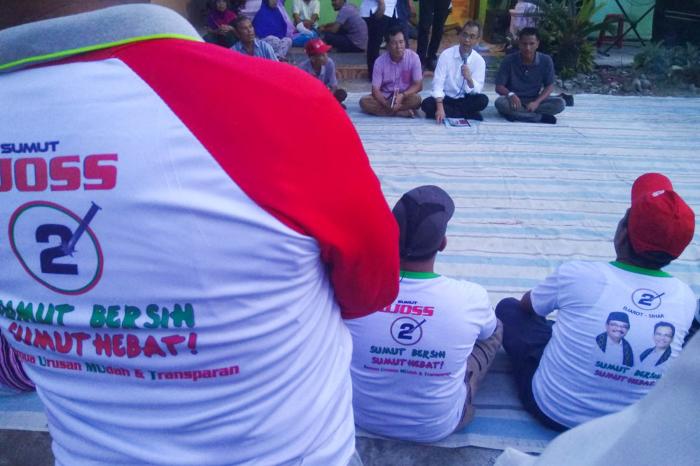 Ngobrol di Rumah Warga, Sihar Sitorus Berhenti saat Azan Berkumandang
