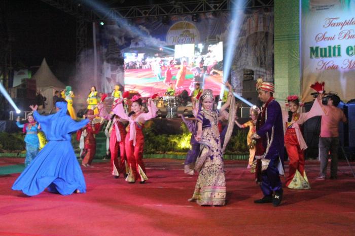 Atraksi Seni & Budaya Pemko Medan Pukau Pengunjung Malam Penutupan PRSU