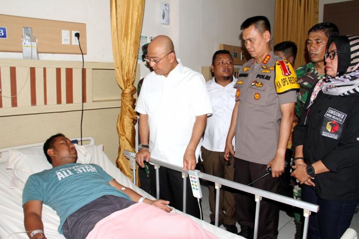 Wali Kota Besuk Panwascam di RSU Sufina Aziz