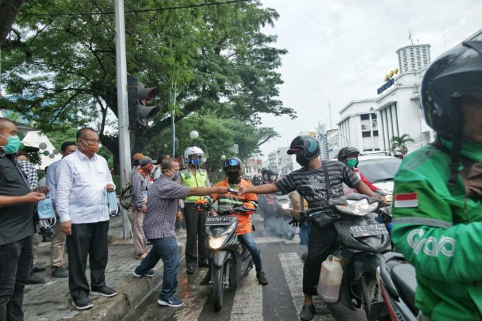 Bersama Wartawan, Plt Wali Kota Sosialisasi Penggunaan Masker