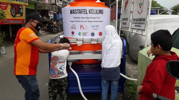 Wastafel Keliling & Bagi-bagi Masker, Generali Ajak Masyarakat Cegah Penyebaran COVID-19