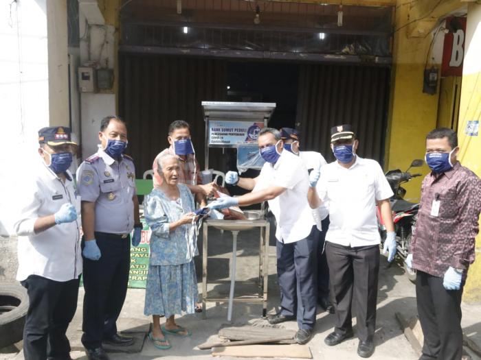 Antisipasi Penyebaran COVID-19, PT Bank Sumut Cabang Kotapinang Bagikan APD
