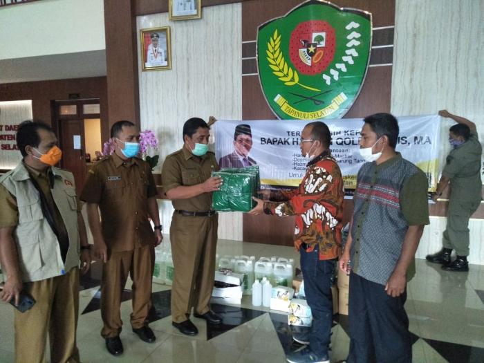 Iskan Qolba Lubis Sumbang Alkes Penanganan Covid 19 di Kabupaten Tapanuli Selatan