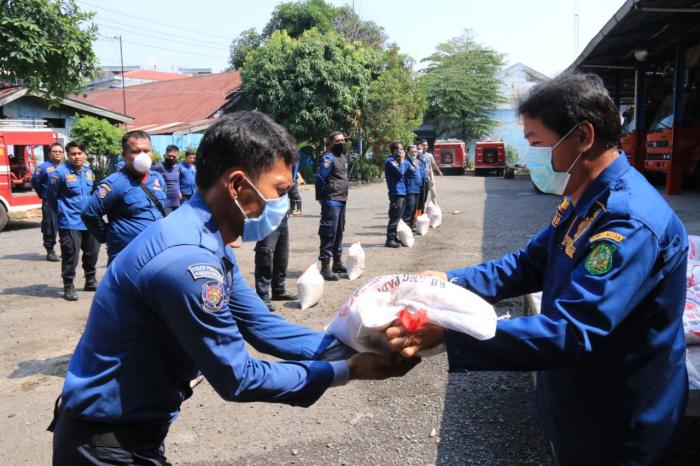 Dinas P2K Beri Bantuan Kepada Para PHL