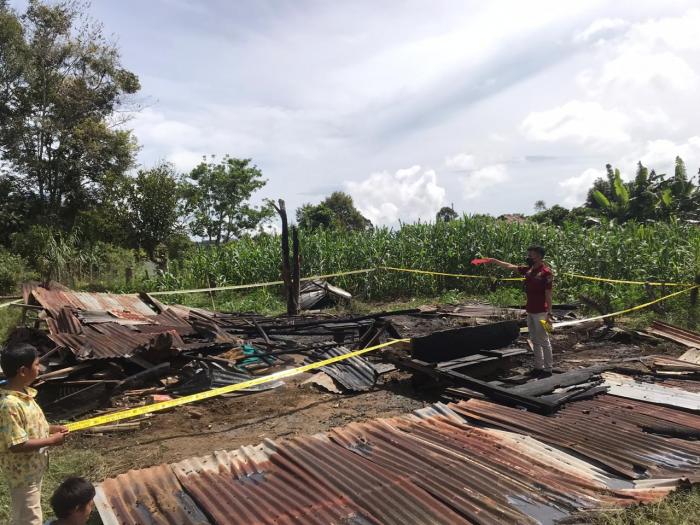 Pria Ini Bakar Rumah Orangtuanya di Dusun II Huta Baris Desa Tapian Nauli Kecamatan Lintongnihuta, Humbang Hasundutan