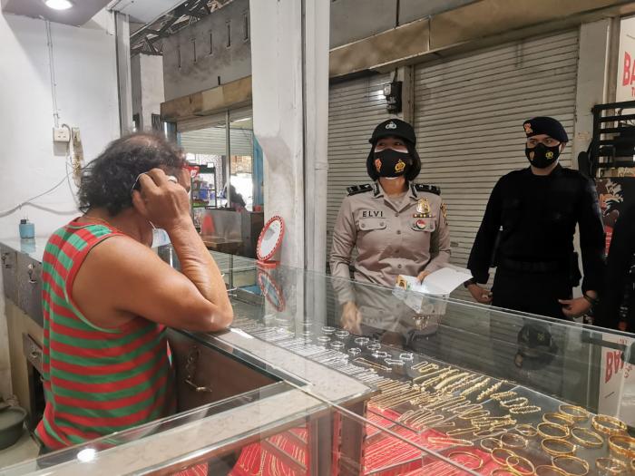 OPS Yustisi PPKM Mikro, Brimob Poldasu Berikan Himbauan Prokes Kepada Masyarakat