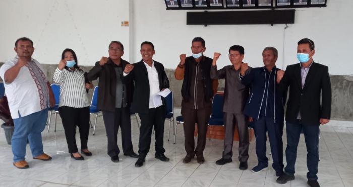 Mayoritas Anggota DPRD Humbang Hasundutan Menyatakan Sikap Mosi Tidak Percaya Kepada Ketua DPRD